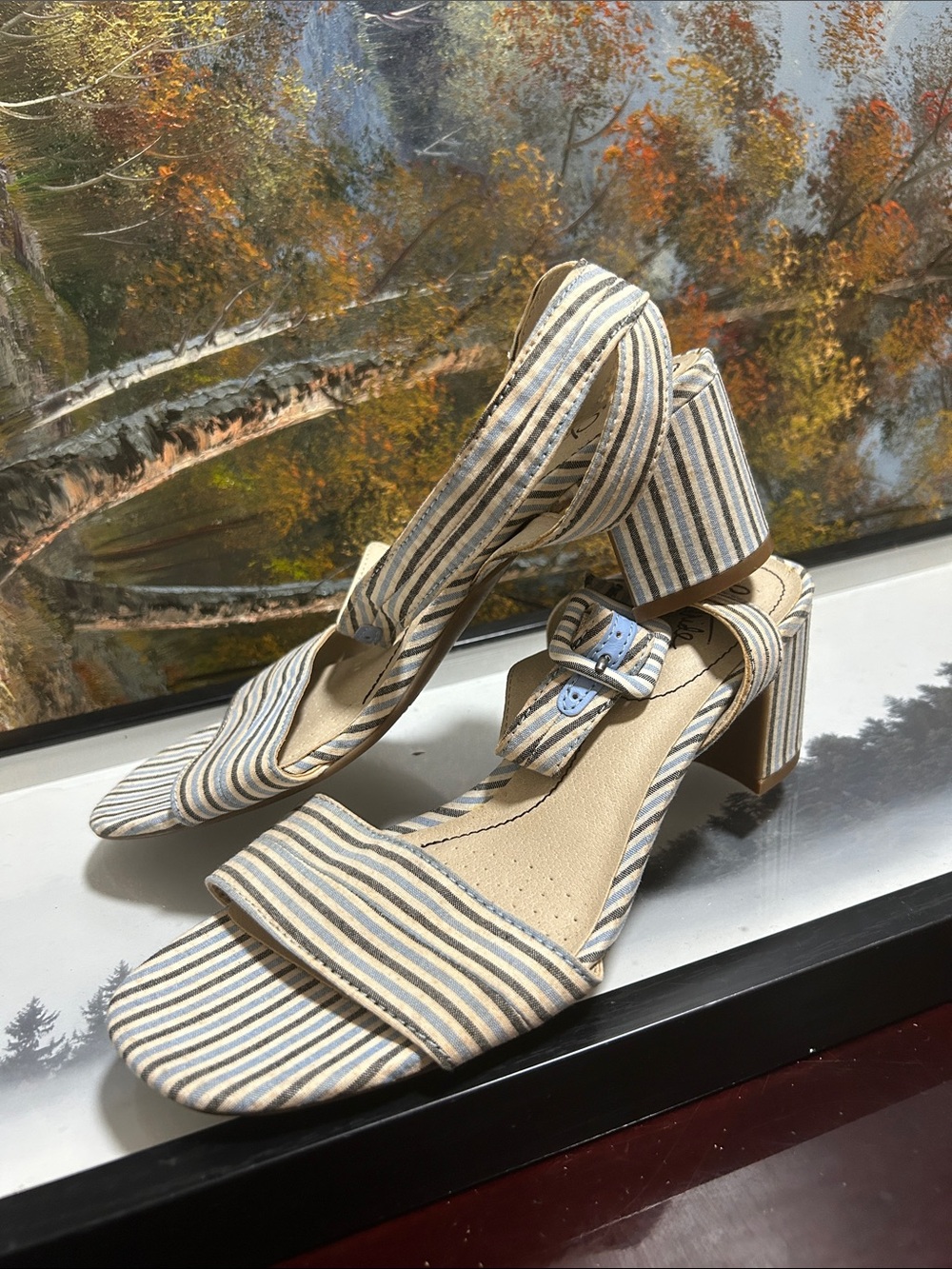 LIFE STRIDE Striped Open-Toe Sandals.